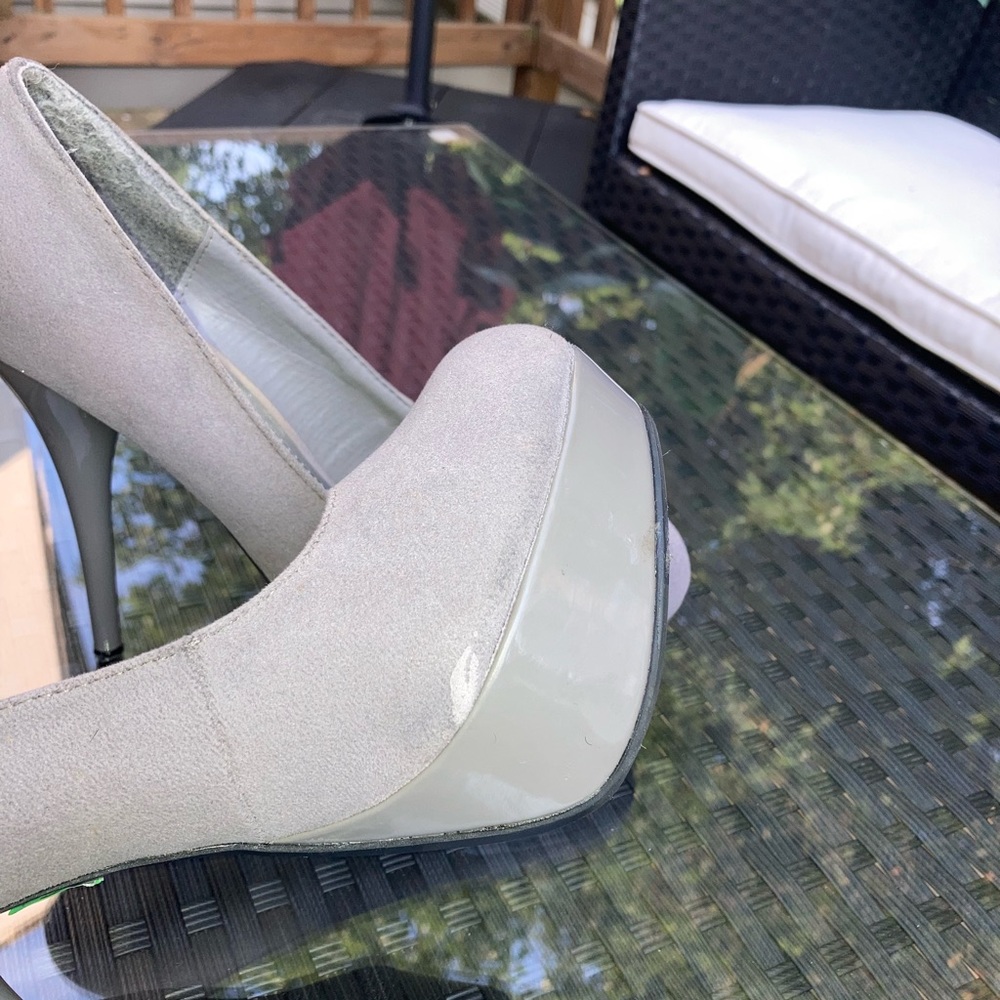 Bamboo Women’s Grey Suede Heels. - Picture 2 of 5